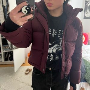 Aritzia TNA super puff shorty in wild plum (burgundy)